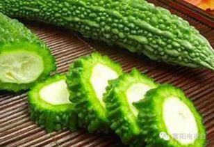 苦茶吃瓜,夏日消暑两相宜