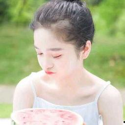 宝宝吃瓜抠图图片,萌态十足萌化人心